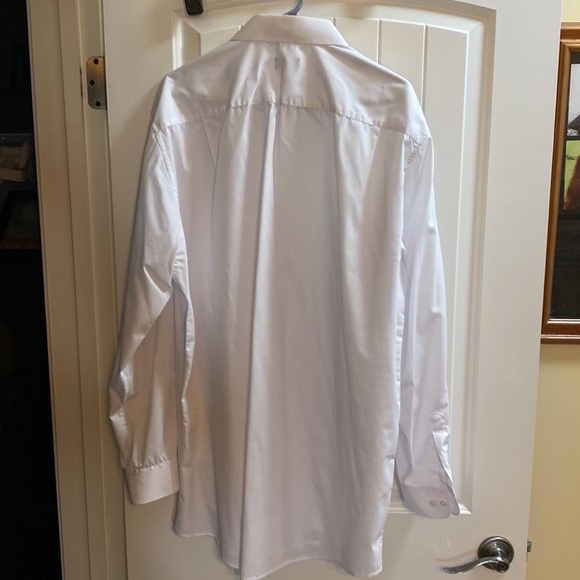New never worn loose fitting dress shirt - Picture 3 of 3